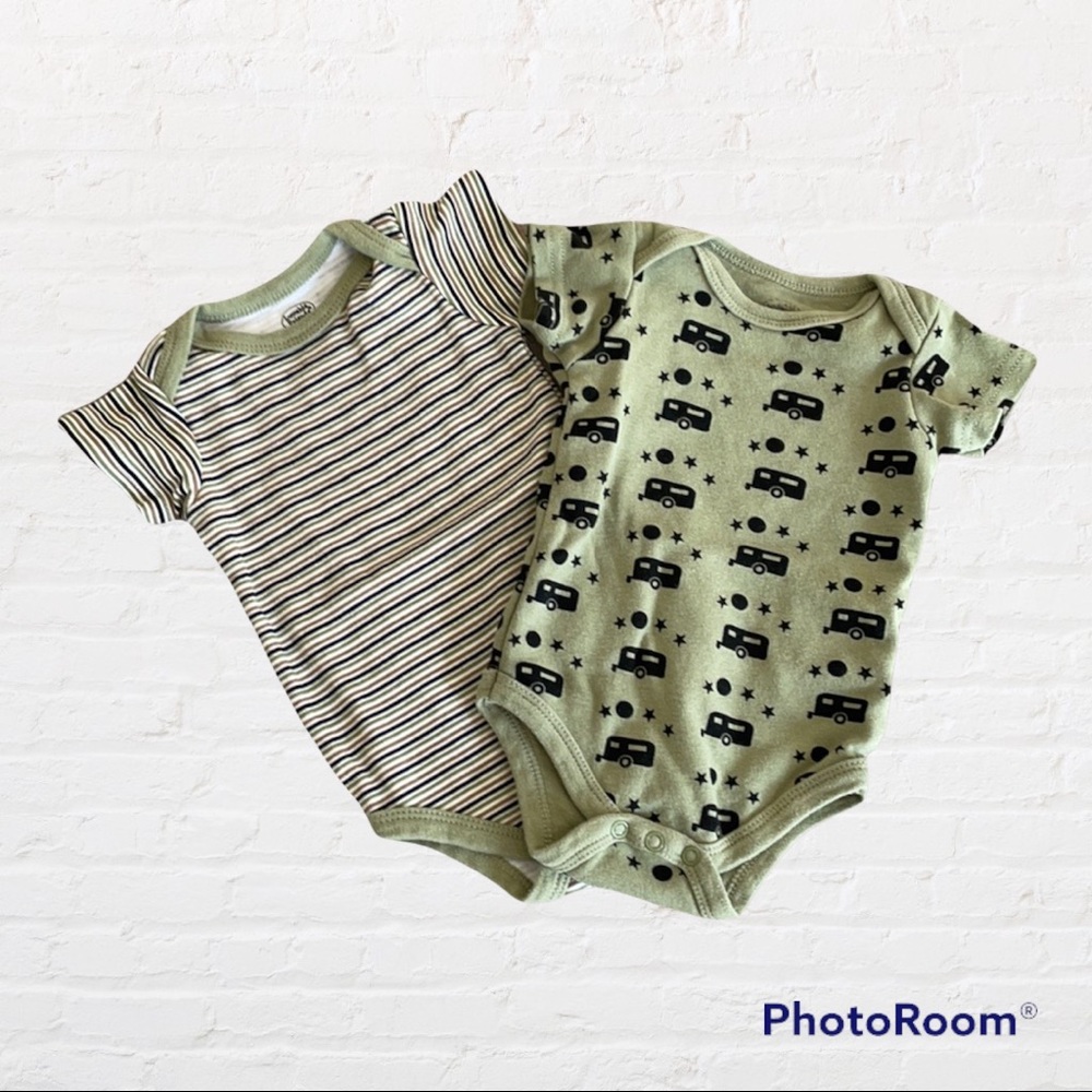 Luvable Friends set of 2 bodysuits 0-3 m